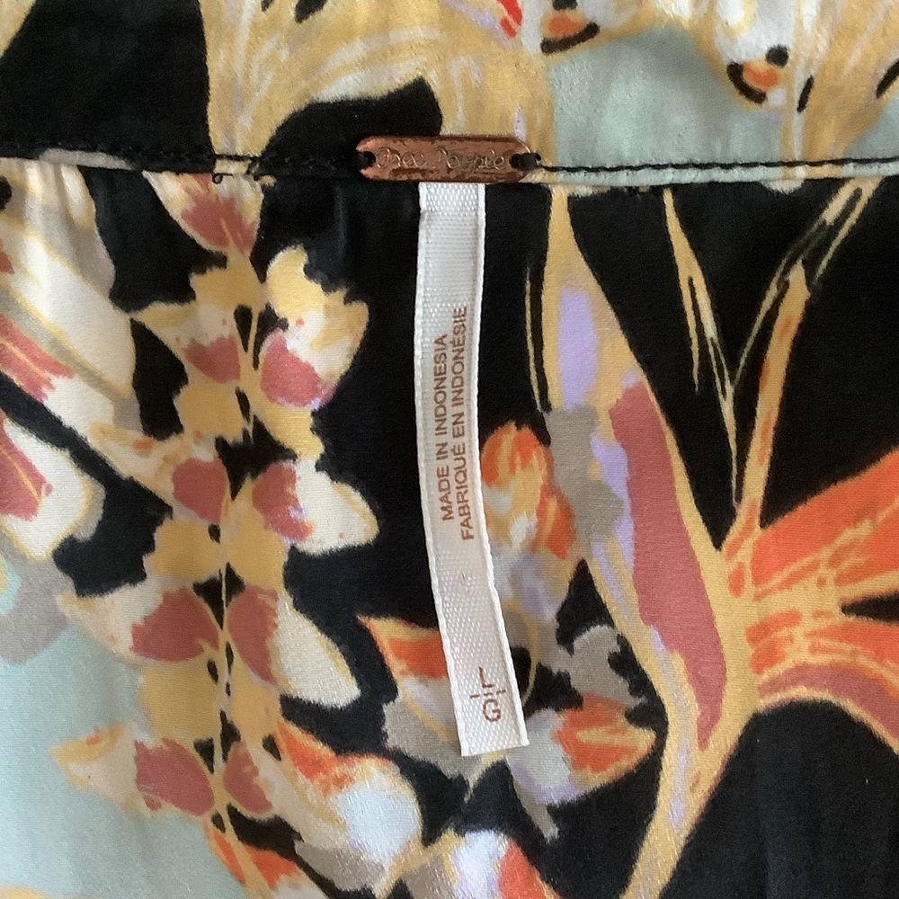 Free People Floral Print Lightweight Top - Black, Cream, Peach, Size Large - Picture 13 of 15